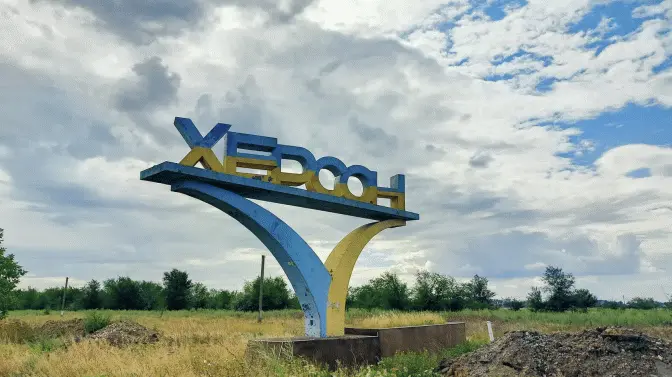 Росія заявила, що виводить свої війська з Херсона