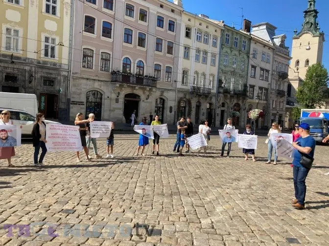 Львів'яни влаштували пікет під мерією через недобросовісного забудовника