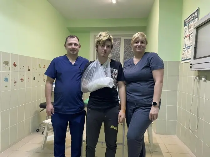 У Львові лікують підлітка, який пораненим вибрався з-під заваленого будинку у Бахмуті