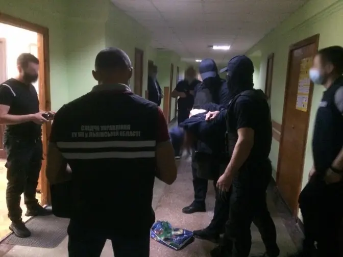 42-річного львів’янина затримали на хабарі за довідки про непридатність до військової служби