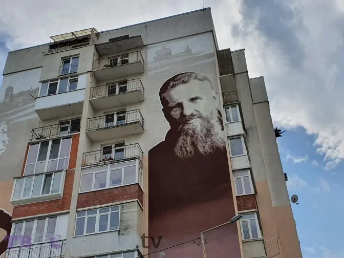На львівській багатоповерхівці намалювали мурал із Андреєм Шептицьким. Відео