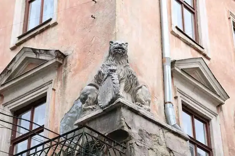 Лев з двома тулубами