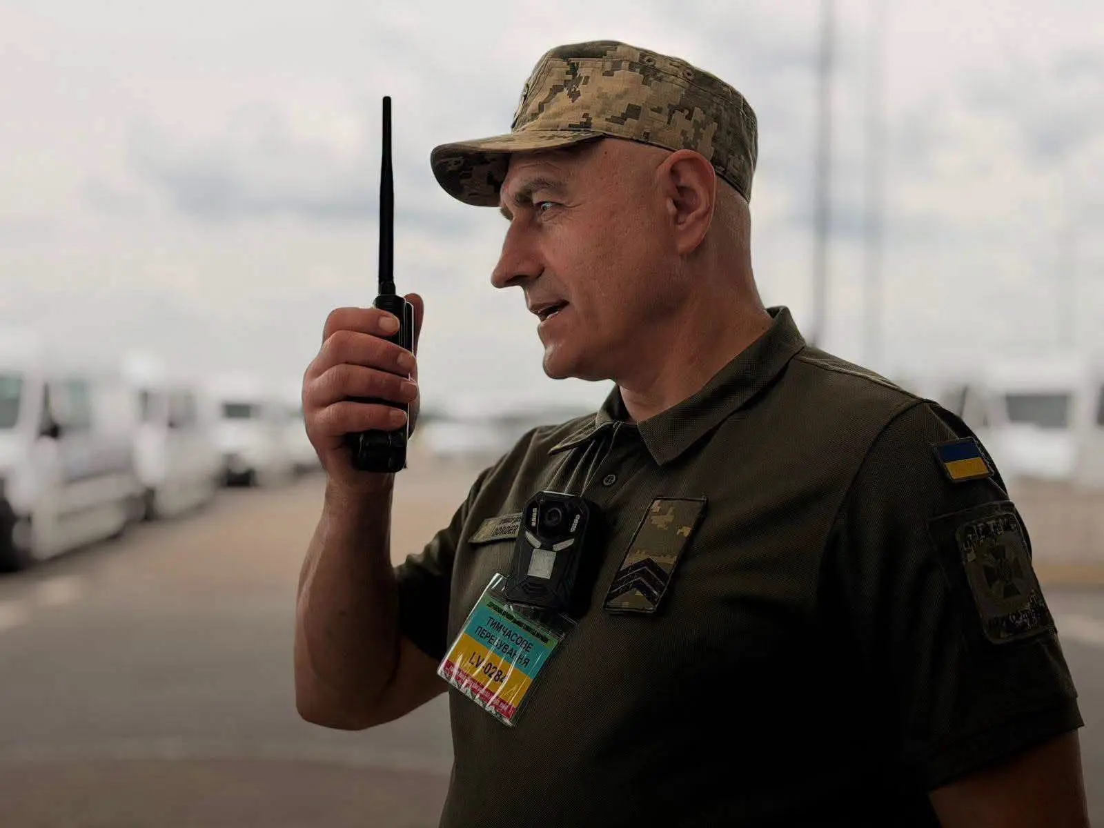 На в'їзд в Україну найбільше завантажені "Краківець" та "Шегині", тож прикордонники радять обирати альтернативні маршрути / фото митниці.