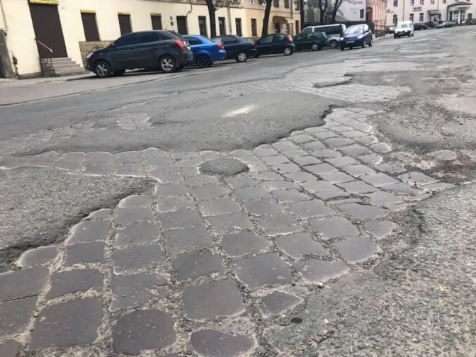 Петиція про бруківку на вулиці Богдана Хмельницького у Львові зібрала необхідні для розгляду підписи