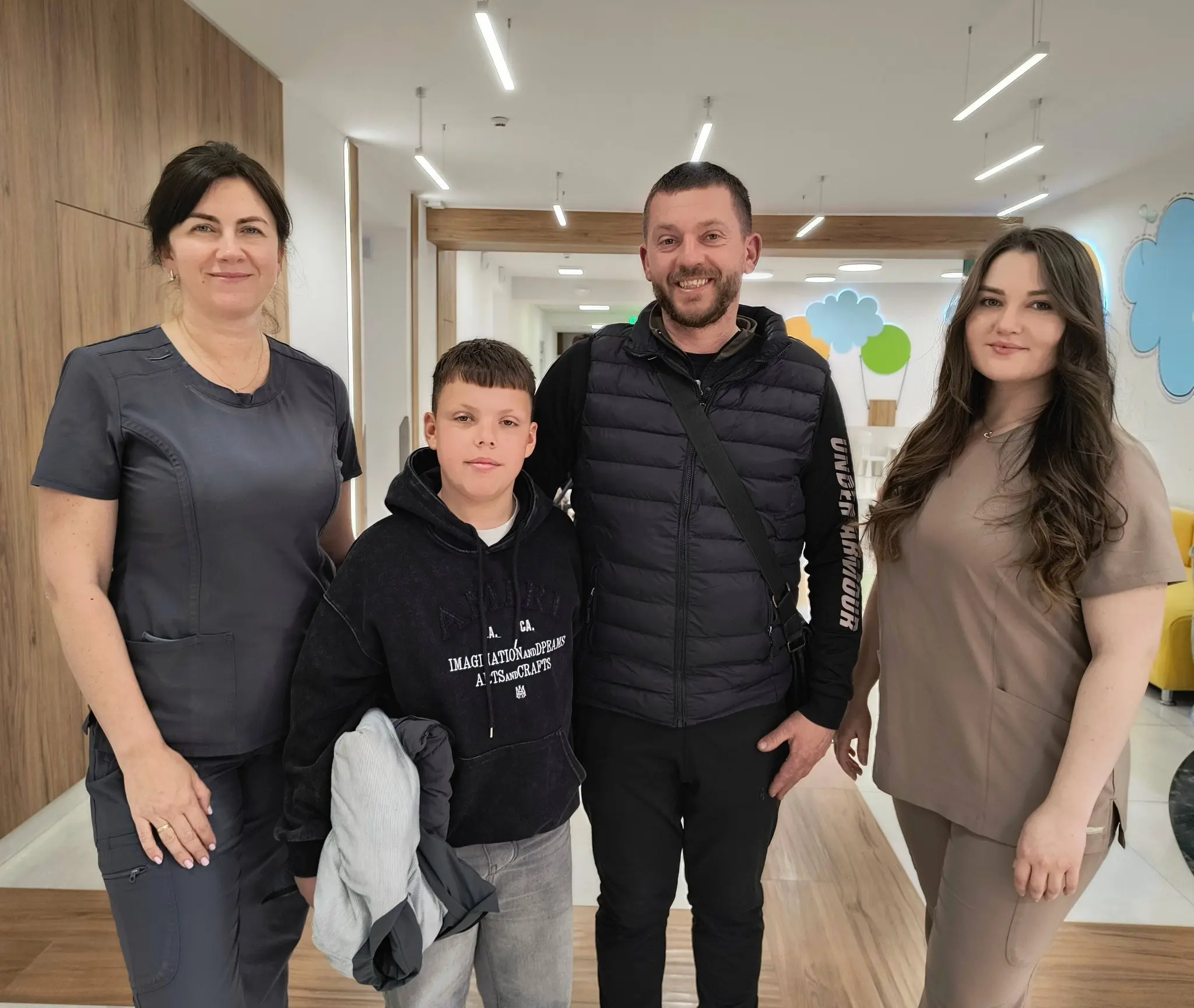 Львівські медики врятували зір 12-річному підлітку, який загнав рибальський гачок собі в око, коли закидав вудку / фото Дитячої лікарні Святого Миколая