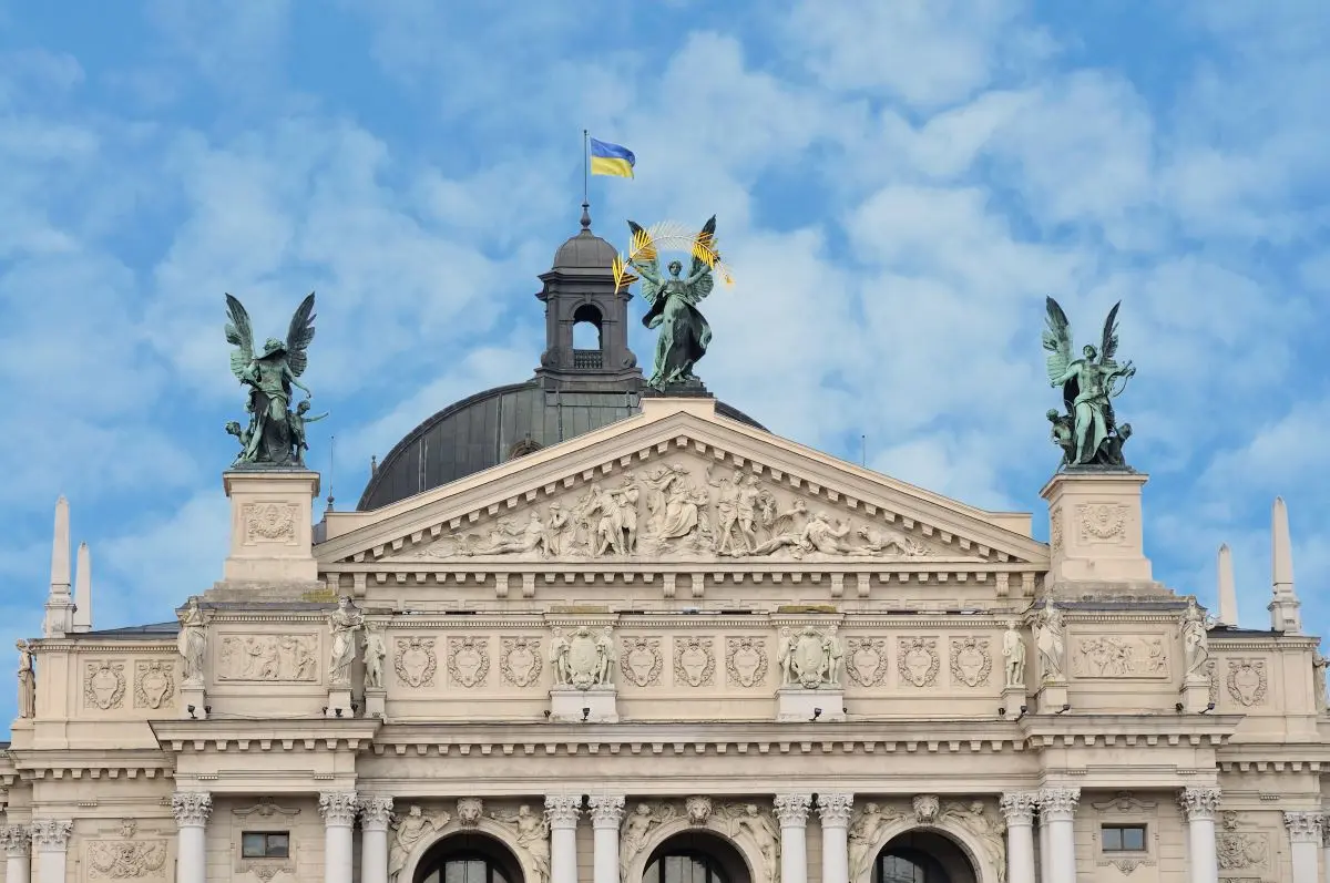 Людське ставлення і турбота про зміст. Чого хочуть від влади Львова освіта і культура