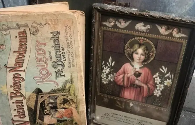 Працівники Галицької митниці вилучили антикваріат, який везли до Польщі