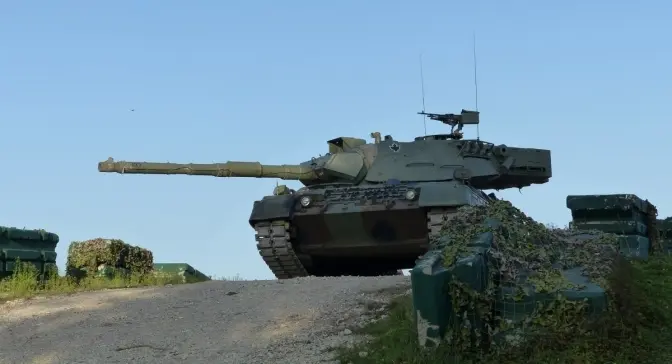 Німеччина передала Україні ще 10 танків Leopard та іншу військову техніку
