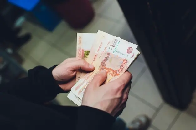 росіяни обіцяють українським дітям гроші за розвідку