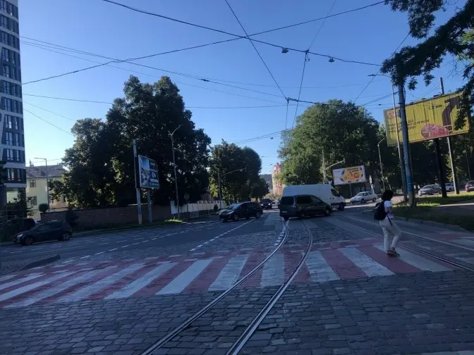 У Львові на одному з найнебезпечніших перехресть нанесли розмітку