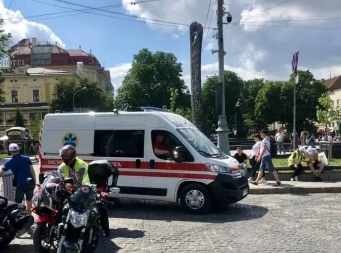 Під час Львівського півмарафону медики рятували ще одного учасника забігу