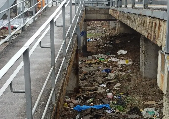 У Києві стихійні торговці організували звалище