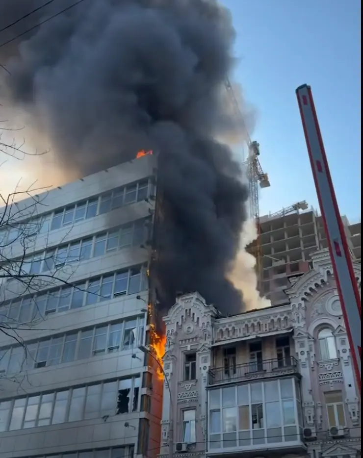 Росіяни поцілили у будівлю медцентру "Добробут" у Києві: що відомо про наслідки