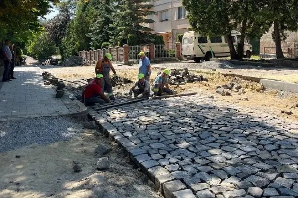 У Львові знову продовжили ремонт вулиці Драгоманова, яку планували відкрити у липні