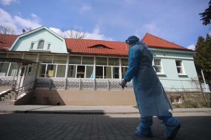 Самоізоляція, обсервація та спеціалізовані шпиталі. Що потрібно знати про закон зі захисту населення від COVID-19