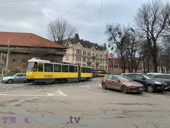 Ситуація на дорогах Львова. У центрі міста зупинилися трамваї