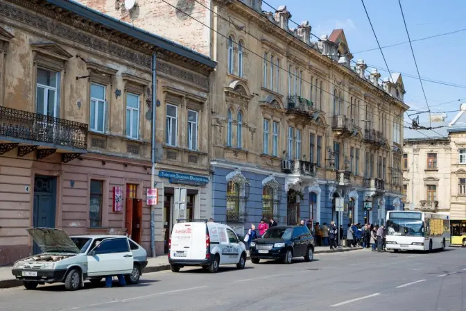 Сьогодні перекриють частину вулиці Шота Руставелі. Схема об’їзду
