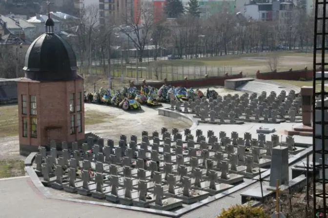 На Личаківському цвинтарі почали ремонт каплиці, в якій похований Євген Петрушевич