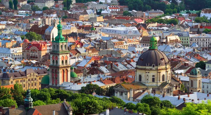 Ймовірне скасування дистанційки для школярів та обмеження для відпочивальників. Головне за добу