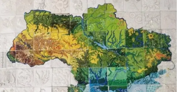 У Львові представлять унікальну вишиту карту України. Фото