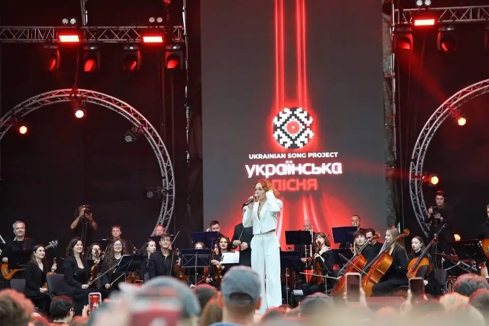 Олена Тополя на сцені фестивалю "Українська пісня"