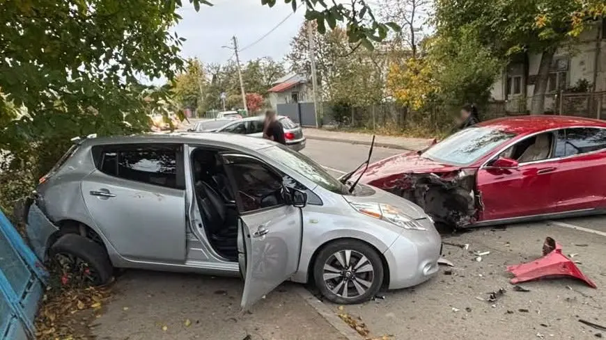 У Дрогобичі затримали п’яну водійку Tesla, яка спричинила ДТП з потерпілим / фото поліції