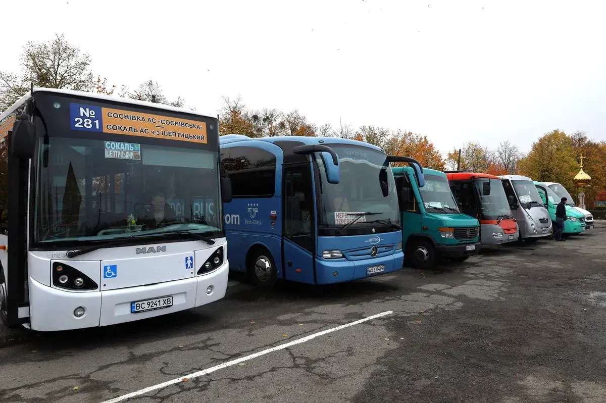 На Львівщині показали оновлені автобуси на приміських і міжміських маршрутах / фото Львівської ОВА