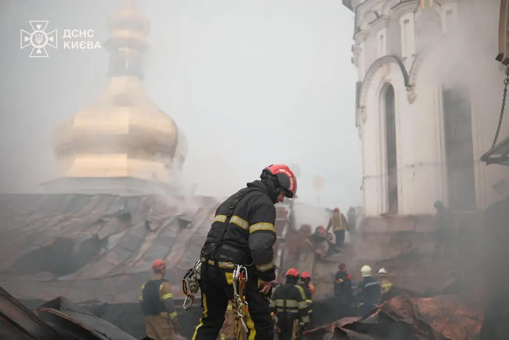 Уряд виділить кошти на відновлення пошкодженої Києво-Печерської лаври — Зеленський