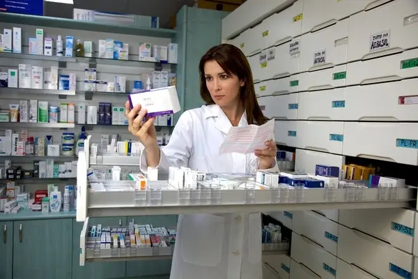 В Україні заборонили продавати популярні сироп від кашлю та серію препарату від застуди