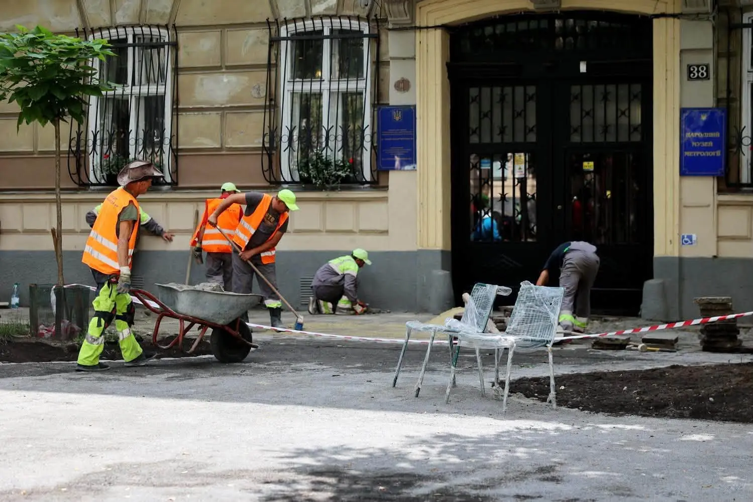 У Львові оновлюють сквер ім. Леоніда Штейна на вул. Князя Романа / фото: Андрій Москаленко