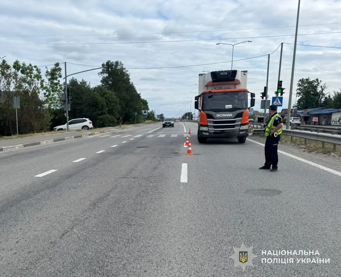 5-річну дівчинку збила вантажівка неподалік Львова: дитину госпіталізували