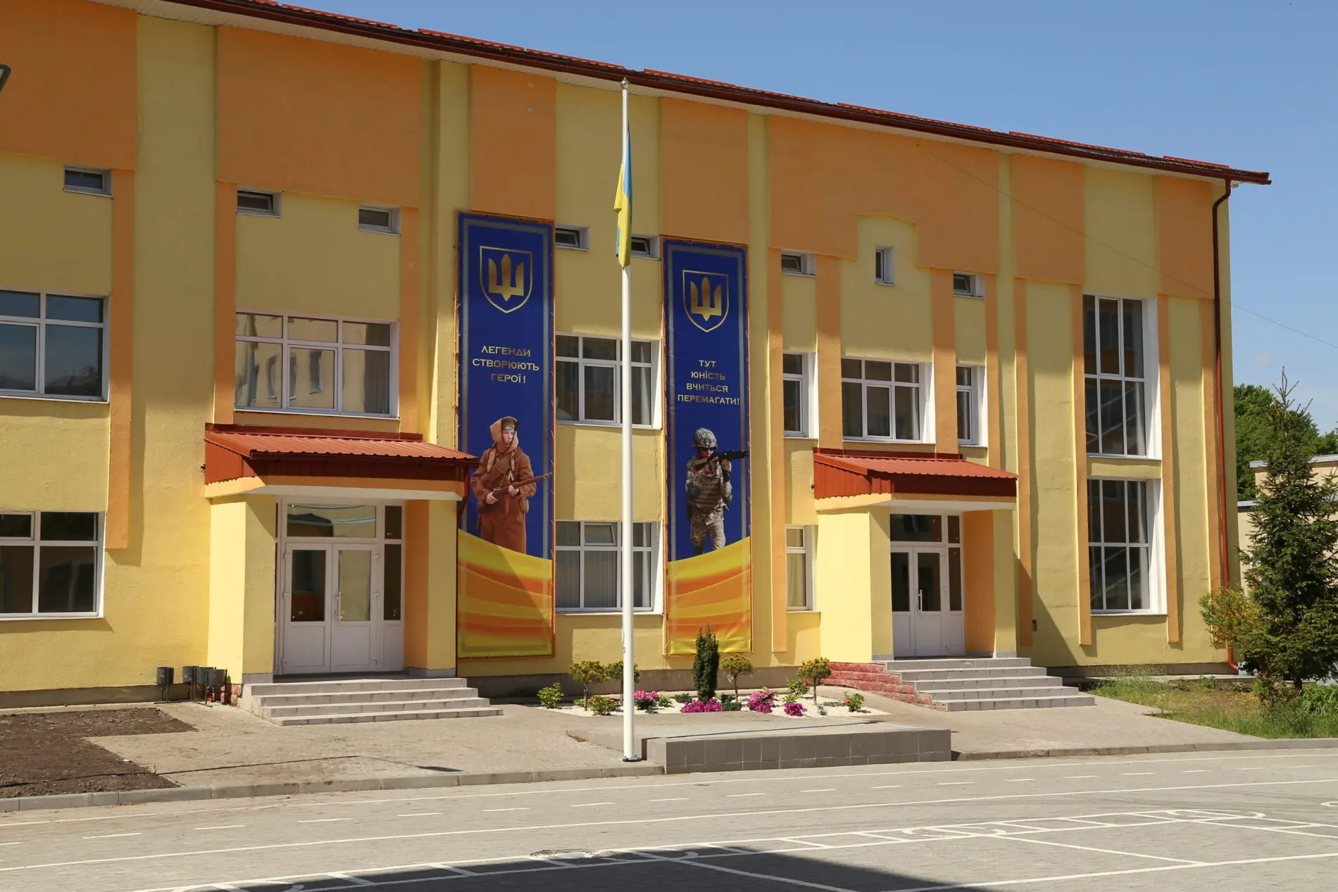 Ліцей Героїв Крут у Львові створює "Книгу пам’яті" полеглих випускників: як долучитися