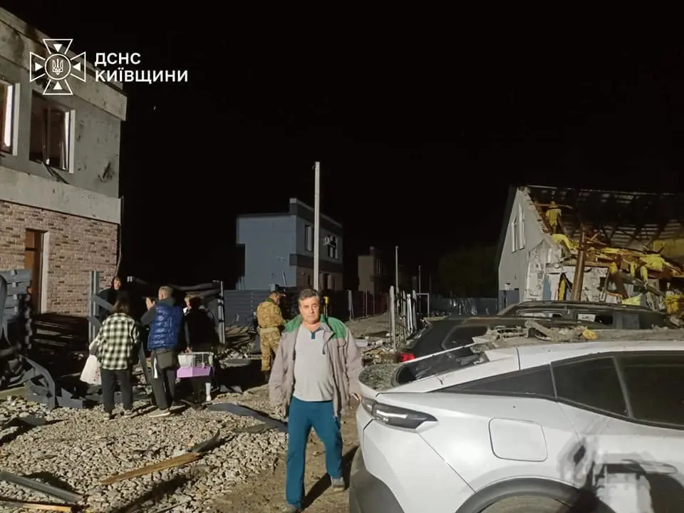 Російська атака на Київщину: двоє врятованих із-під завалів, пошкоджено 22 об'єкти