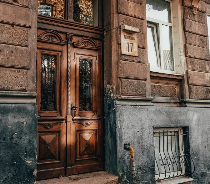У Львові поблизу площі Митної відновили історичну браму