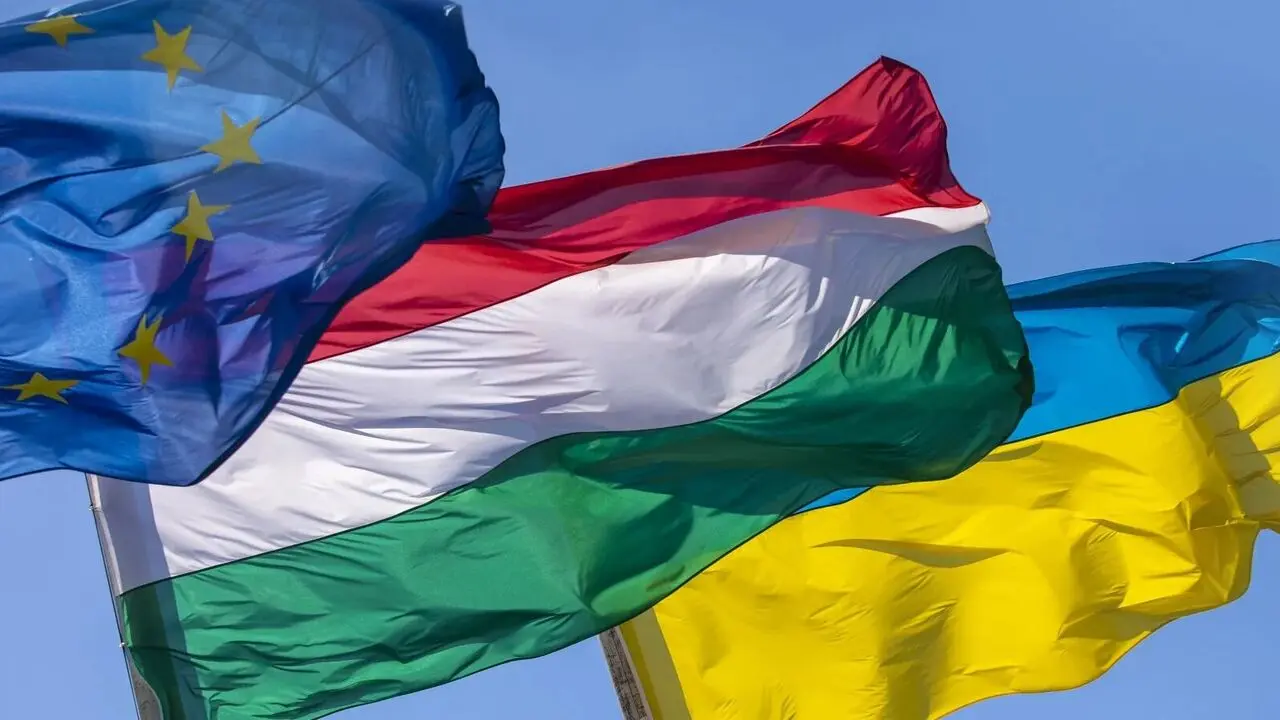 Прапори України, Угорщини та ЄС / ілюстративне фото з відкритих джерел