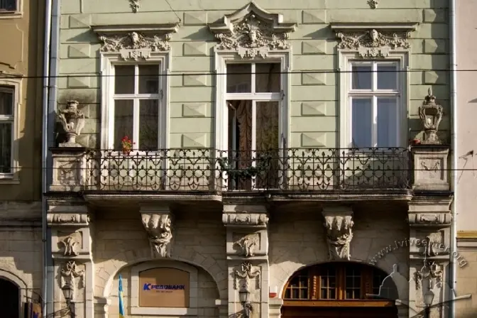 У Львові на площі Ринок облаштовують ресторан