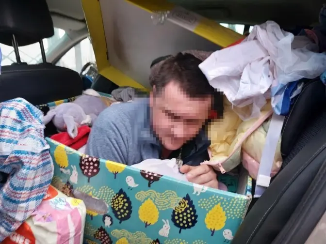 Трішки вагітний або подарунок у бейбі-боксі. Як налякані чоловіки пробують втекти з України