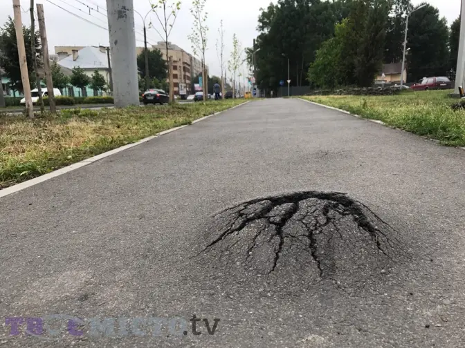 Новозбудовану велодоріжку на Чорновола перероблятимуть через руйнування