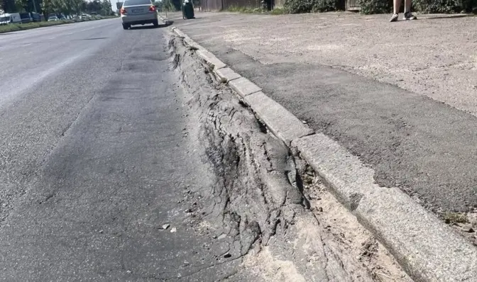 Через ремонт дорожнього покриття однієї з вулиць Львова можливі затримки транспорту