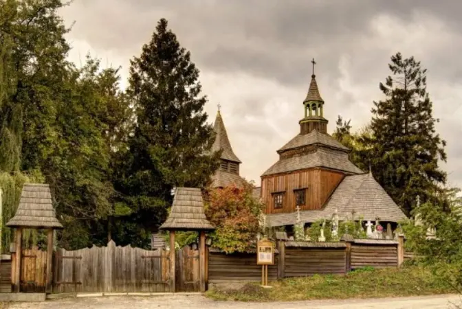 Куди поїхати на вихідні зі Львова: місто Роксолани та старих церков