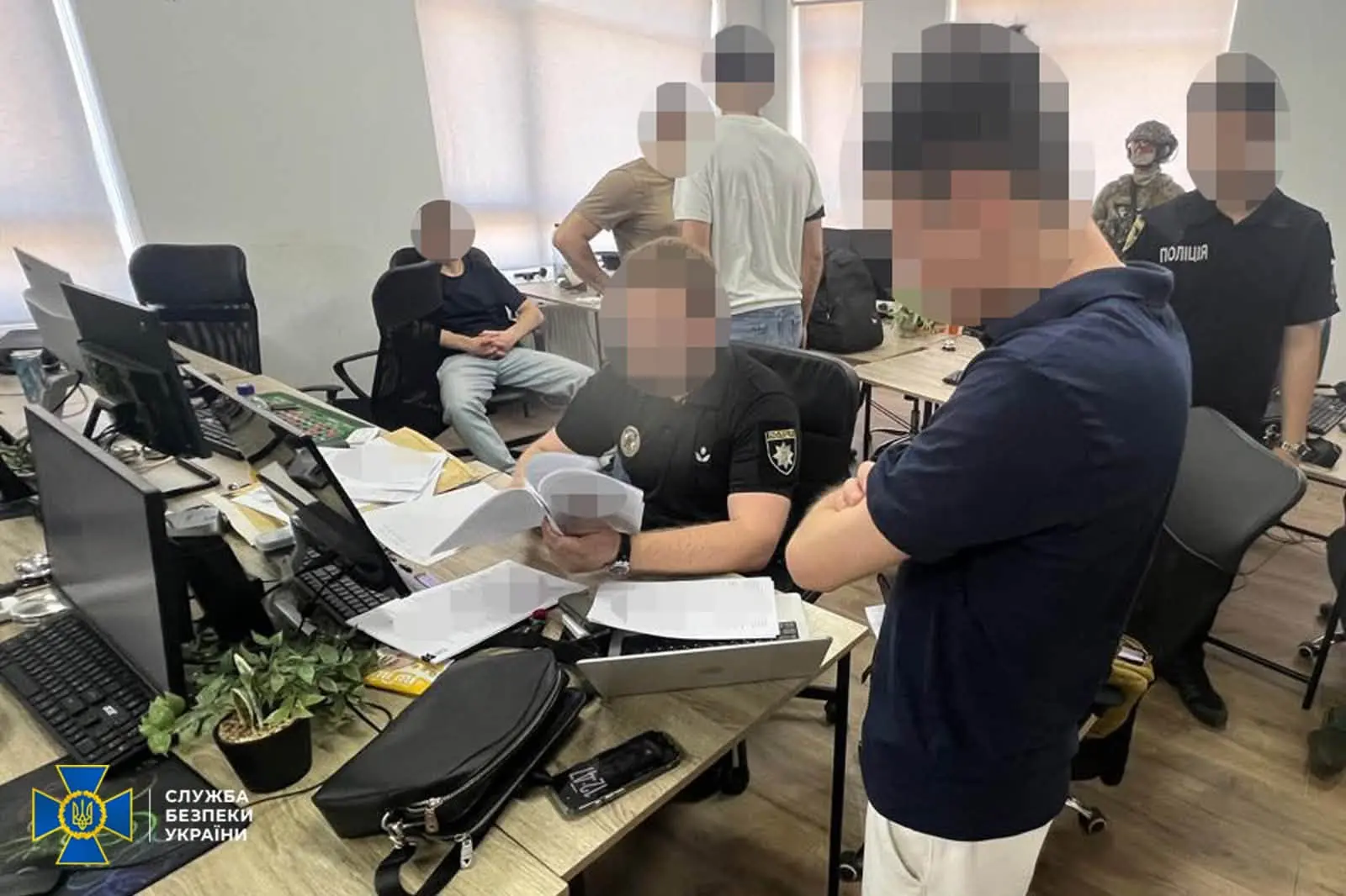 У Львові ліквідувала діяльність call-центру: затримали шістьох осіб / фото: СБУ