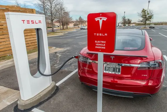 Коли українці зможуть придбати найдешевшу модель Tesla