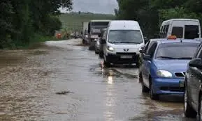 Водіїв Львова просять бути обережними у перші години дощу