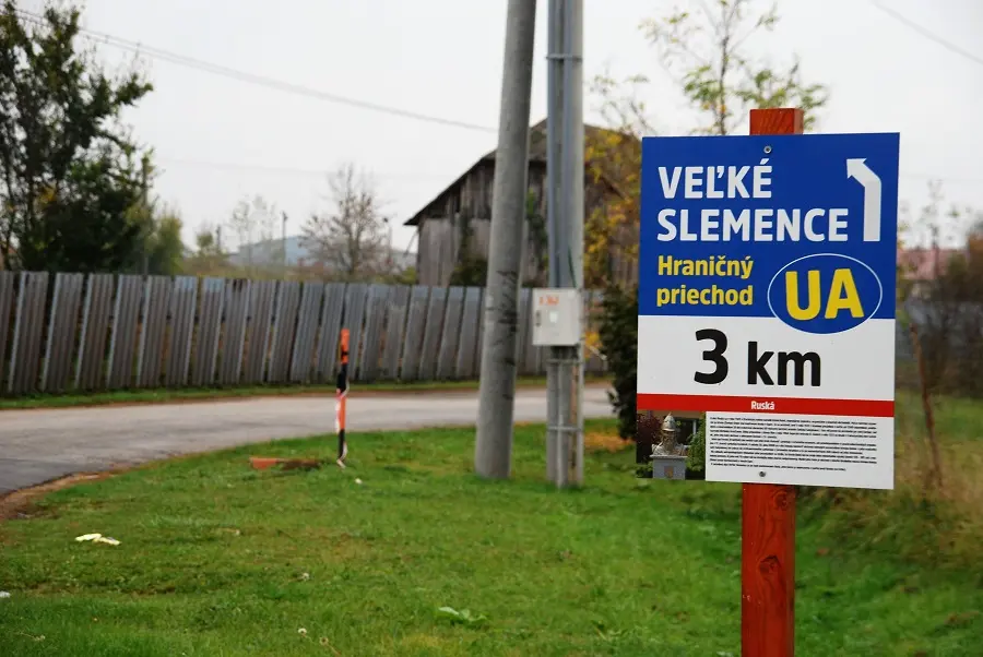 Єврокомісія закликає європейські країни продовжити закриття кордонів ще на місяць