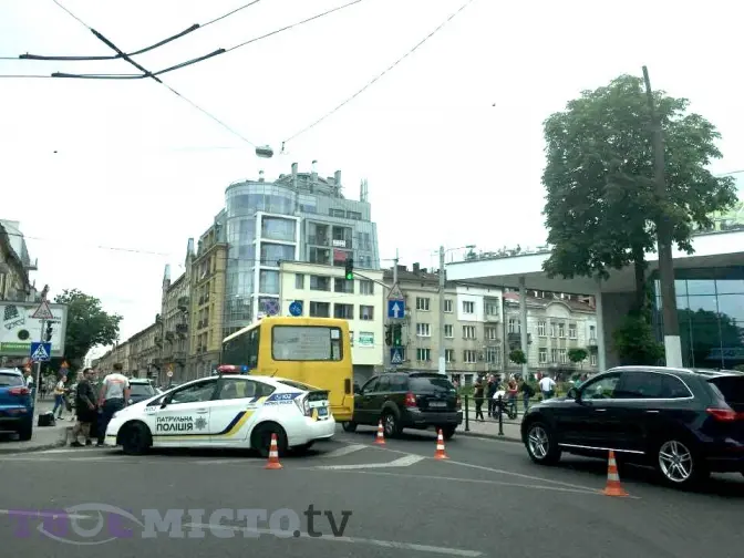 Ситуація на дорогах: через ДТП виник затор на Проспекті Чорновола