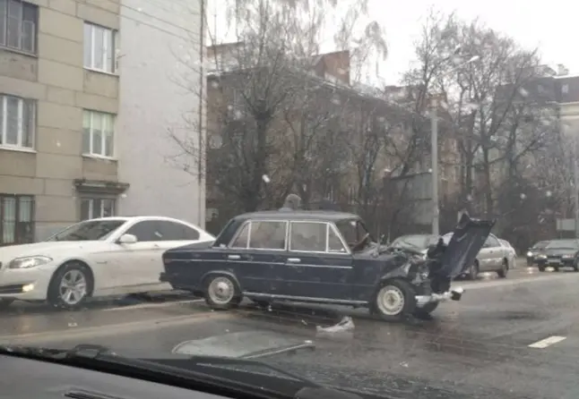 Ситуація на дорогах Львова: ДТП і затор на Стрийській. Фото
