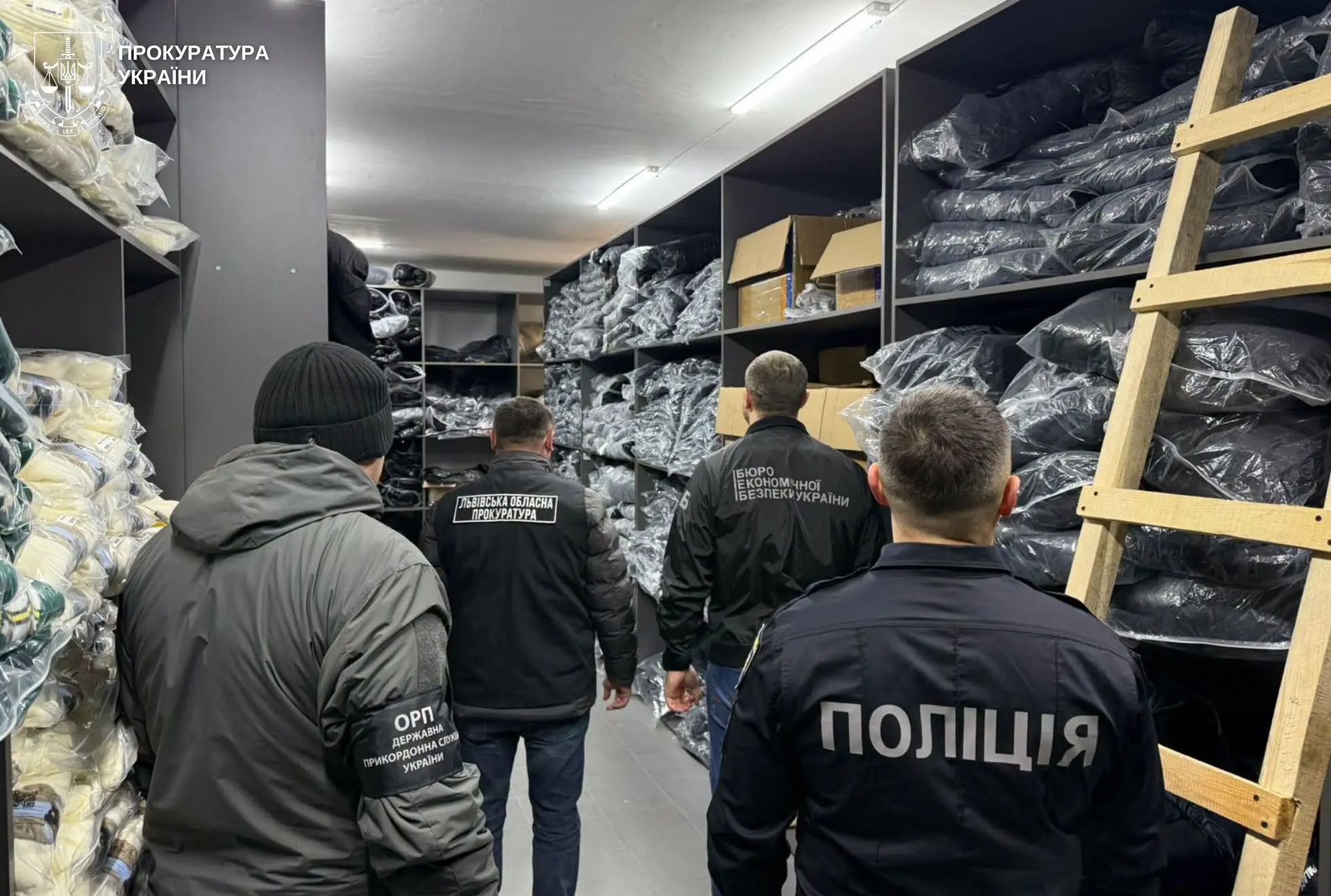 Під Львовом викрили масштабне виробництво фейкового преміум-одягу