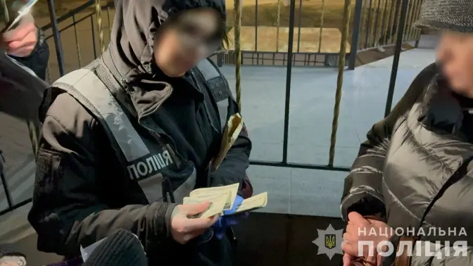 Нацполіція затримала посадовицю Центральної МСЕК