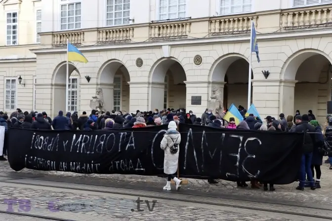 Під будівлею Ратуші протестували підприємці, військові та художники. Фото