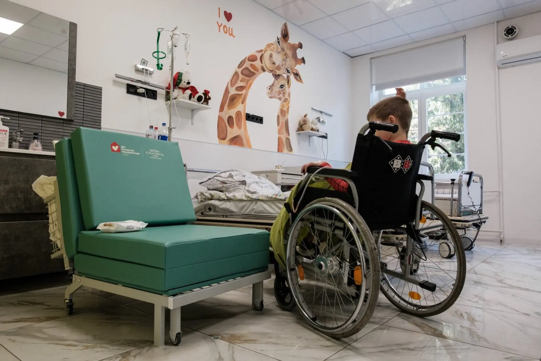 У Львові в дитячих лікарнях з’явилися ліжка для батьків: підтримка поруч із дитиною 24/7 / фото Львівської обласної ради